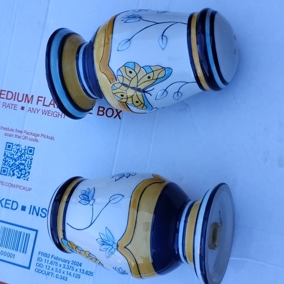 Fitz and Floyd English Garden Salt and Pepper Set, yellow &Blue - Picture 5 of 6